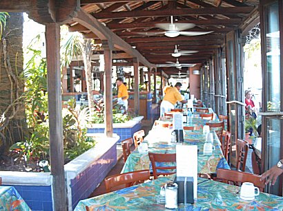 tables at las palmeras restaurant in cozumel